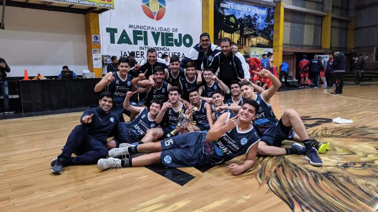 El festejo de los chicos tucumanos tras la victoria en el clásico norteño. (FOTO TOMADA DE PRENSA FBPT)