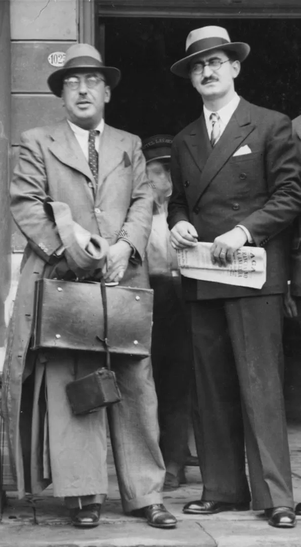 LORENZO LUZURIAGA. El catedrático español (izquierda) llega a Tucumán en 1939. A su lado, el profesor Risieri Frondizi. 