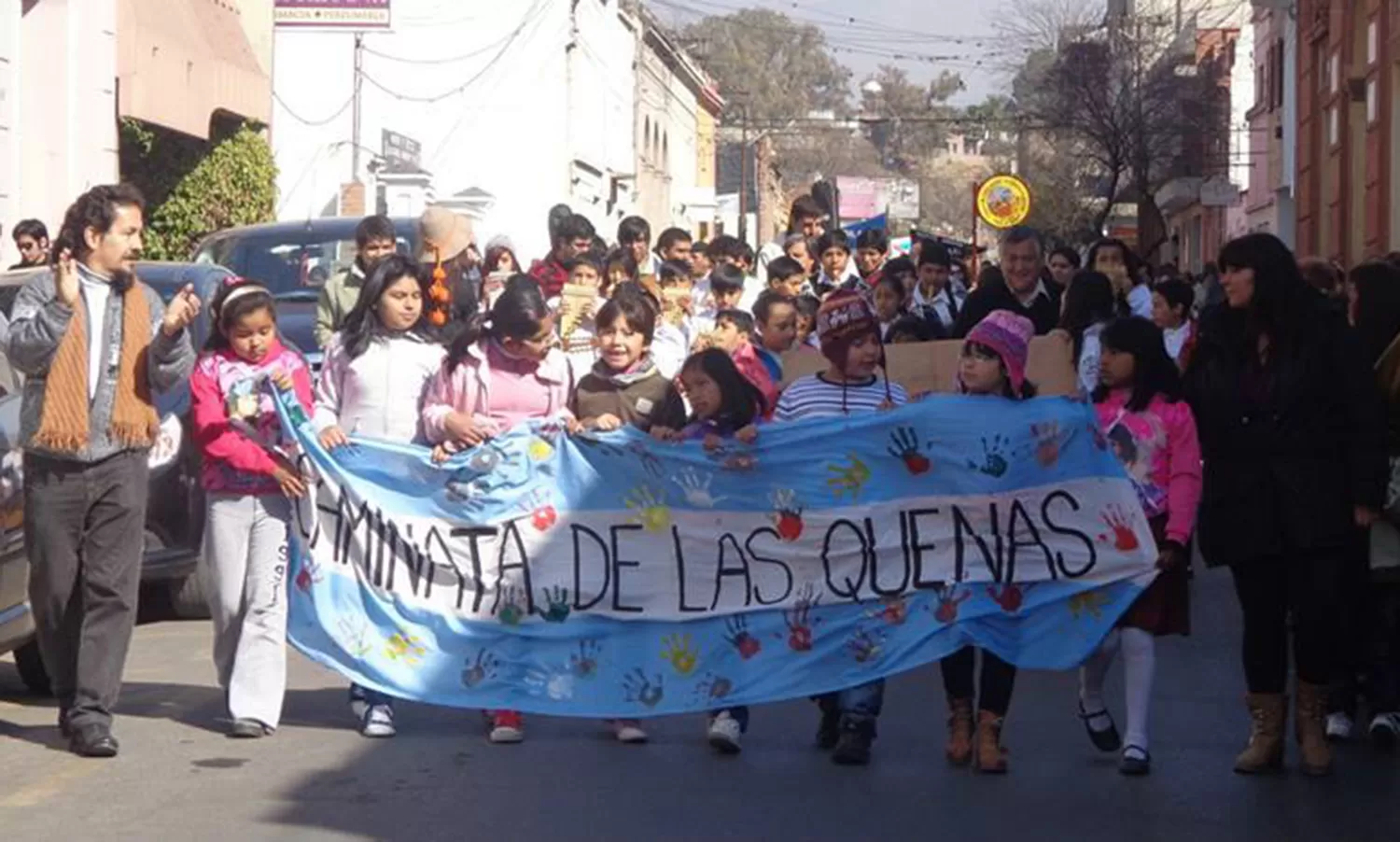 Al son de las quenas, niños y jóvenes marcharán en Jujuy para honrar a los héroes de la Independencia