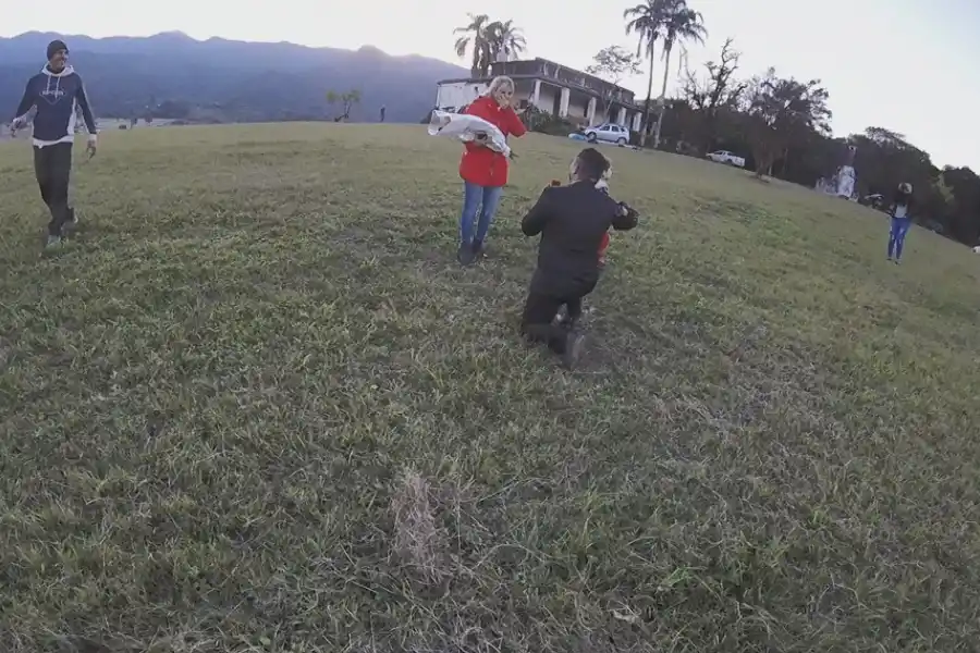 PURA EMOCIÓN. Diana no entendía nada, pero dio el sí.