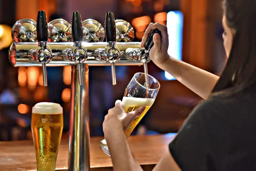 Día de la Cerveza: los tucumanos la prefieren clásica, pero se animan a experimentar