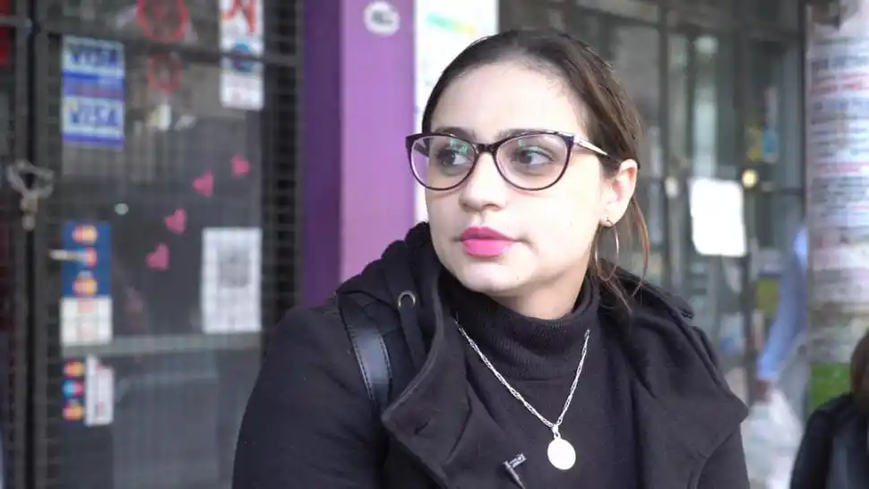 TRAUMA. Irma prefirió no mostrar su rostro durante la entrevista.