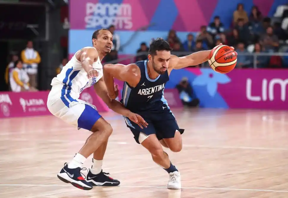 CON LO JUSTO. Argentina le ganó a Dominicana y hoy enfrentará a México. Reuters