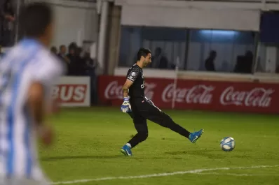 Cristian Lucchetti: en el gol, no la vi a la pelota, el sol estaba muy bajo