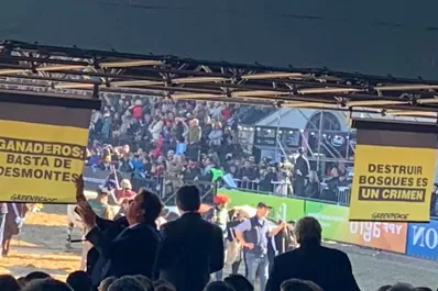 Una protesta burló la seguridad y sorprendió a Macri en la Rural