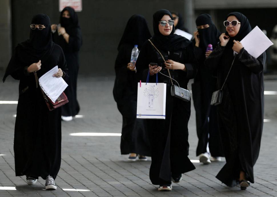  Arabia Aaudita reduce controles a las mujeres