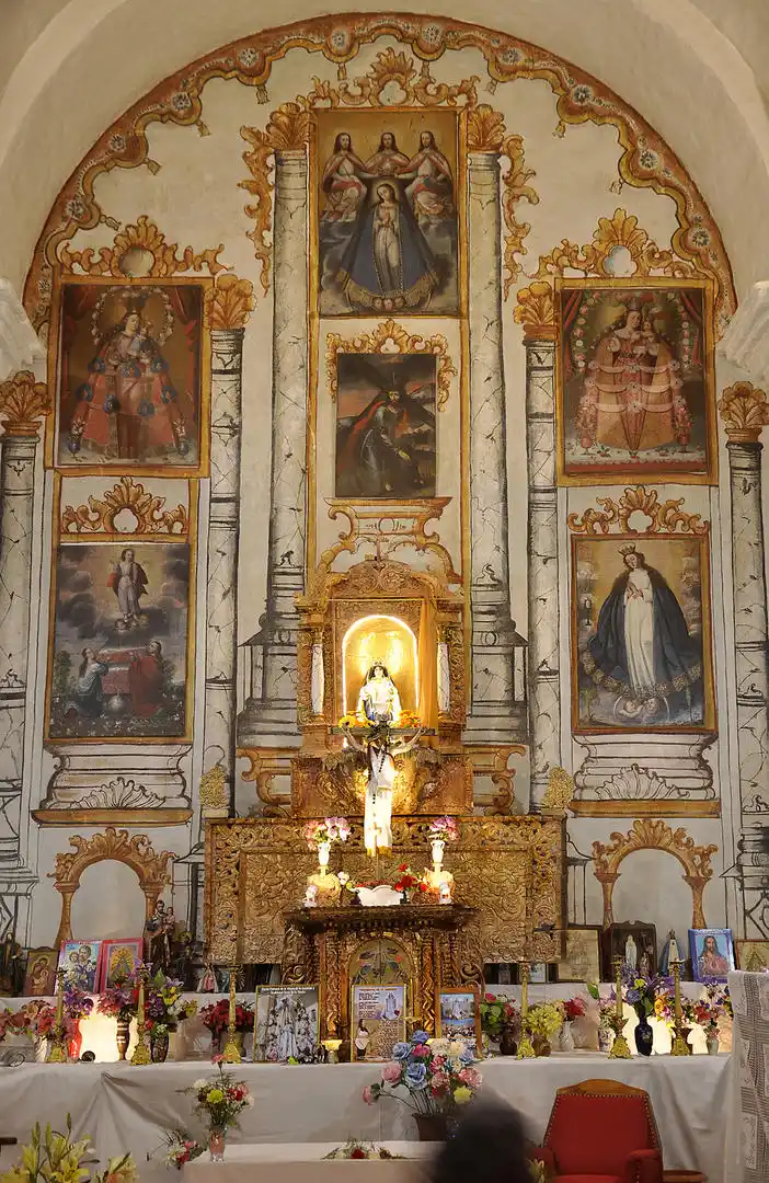 ALTAR MAYOR. La iglesia de la Ascensión de la Virgen de Casabindo.