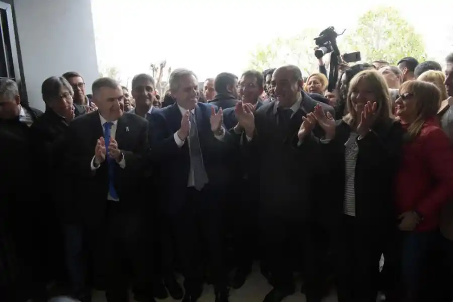 TODO SONRISAS. Alberto Fernández acompañó a Manzur en la inauguración del Cepla en La Costanera. la gaceta / fotos de franco vera