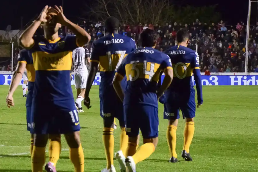IMPARABLE. Eduardo Salvio abrió el partido para Boca.
