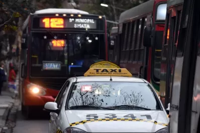 Encuesta: ¿qué opinás de los carriles exclusivos para ómnibus en Tucumán?