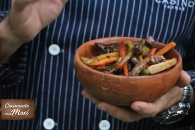 Hoy, en Cocinando con Maxi: tiritas de carne con verduras y miel
