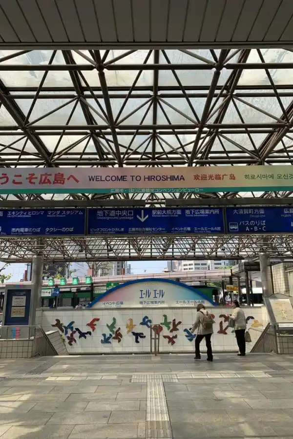 ESTACIÓN DE TRENES. La remozada ciudad de Hiroshima está habitada actualmente por 1,5 millón de personas. fotos de ana daneri