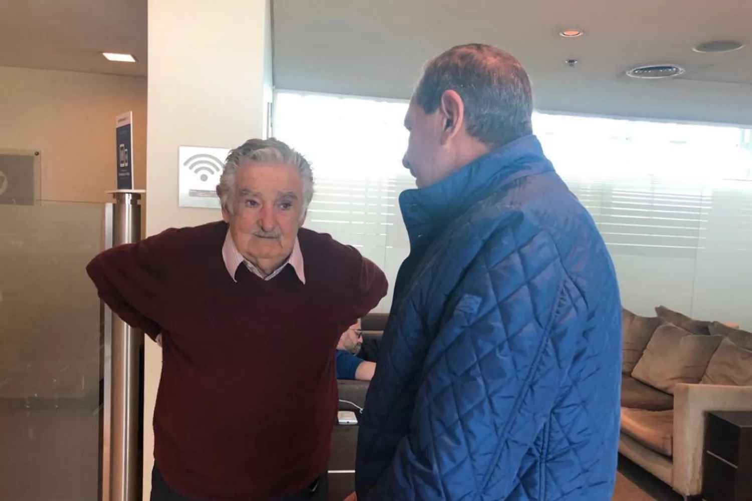 Ajeno a la campaña y antes de viajar a Europa, Alperovich se mostró con Pepe Mujica