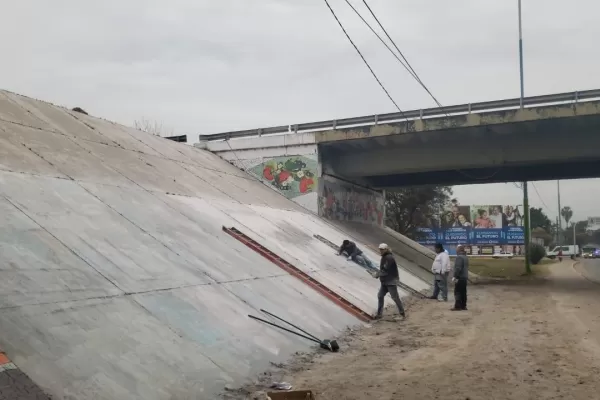 Tras los reclamos, borraron la pintada que obstruía la realización de un mural