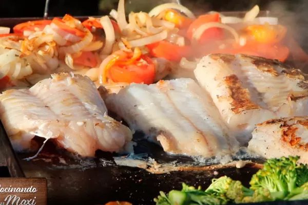 Hoy, en Cocinando con Maxi: filet de lenguado con verduras y cítricos