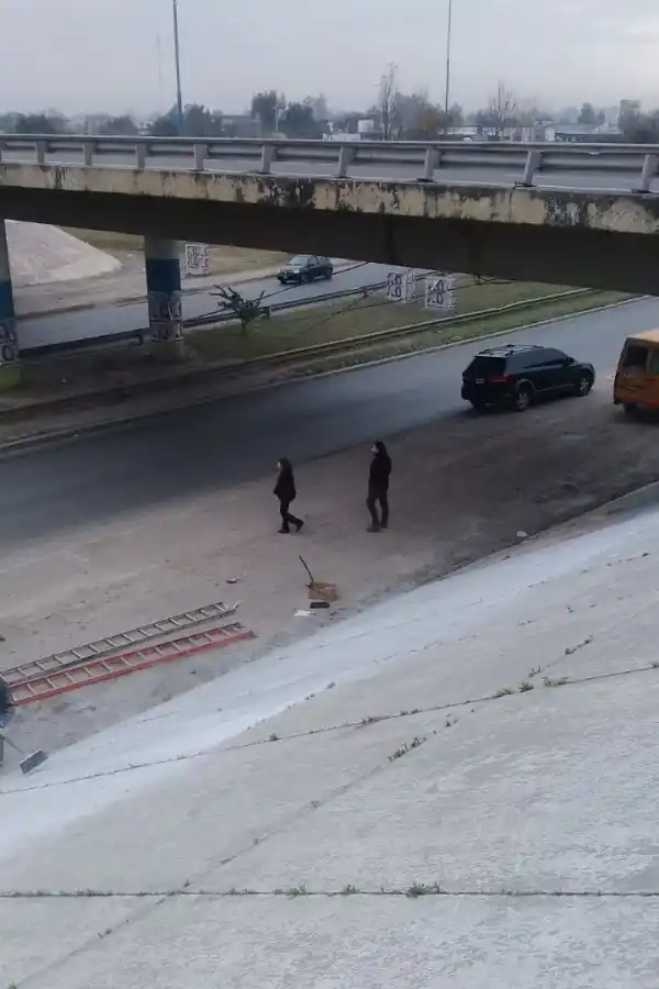 Tras los reclamos, borraron la pintada que obstruía la realización de un mural