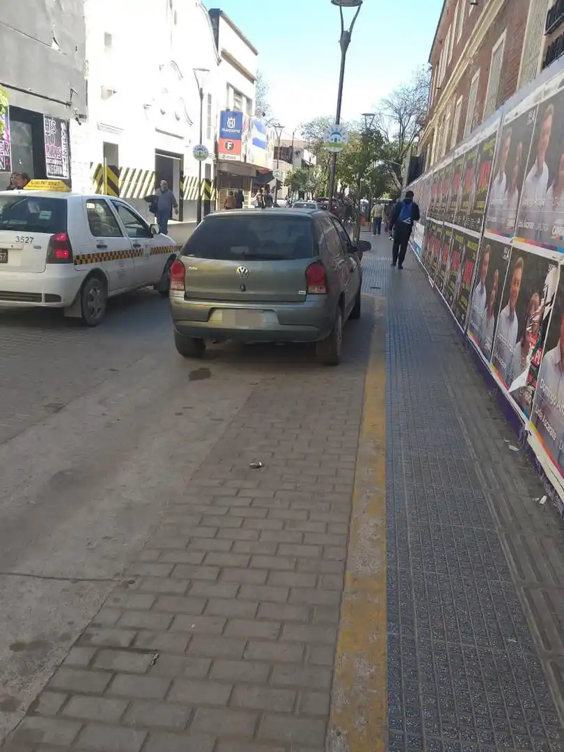 Las normas de estacionamiento no se respetan