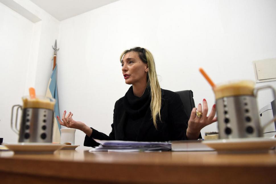 DE YERBA BUENA. La jueza de Paz Josefina Penna en su despacho.  