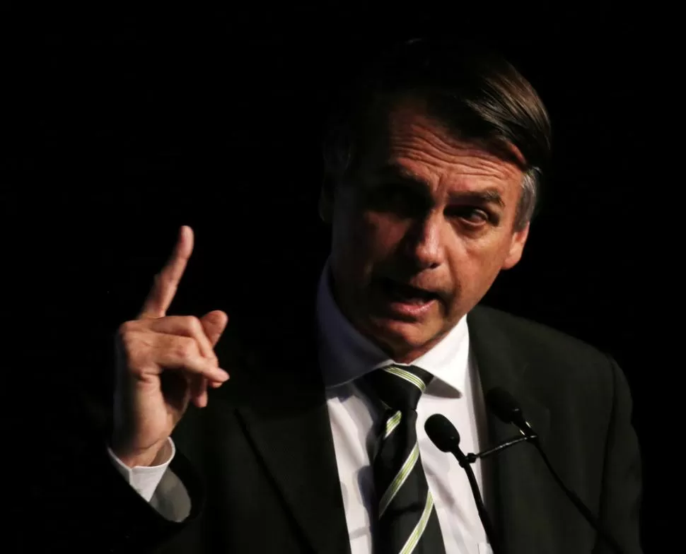 En Brasil, Bolsonaro llama “héroe” a un coronel torturador