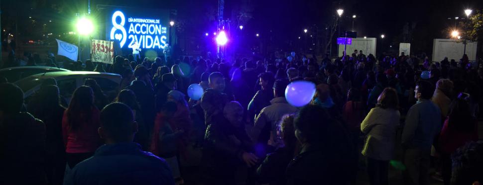 ACTO CENTRAL. Con pañuelos y globos celestes, entusiastas provida se acercaron a la manifestación para expresar su “defensa por las dos vidas”. 