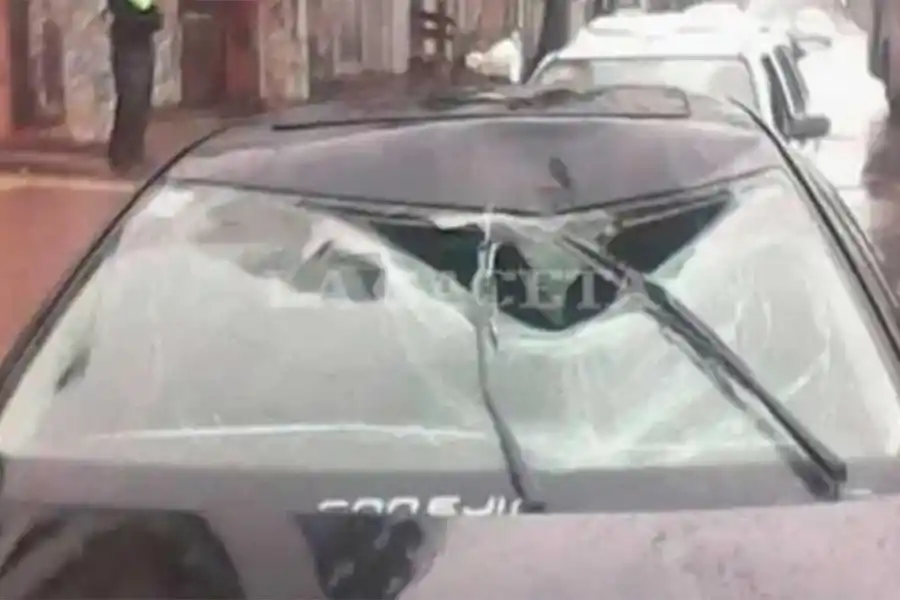 EL BORA. Así quedó el auto tras embestir a Toledo. ARCHIVO LA GACETA