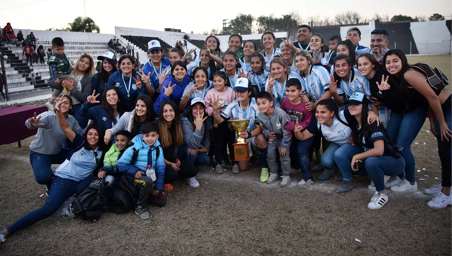 Las chicas de Atlético celebraron nuevamente ante San Martín. LA GACETA/FOTO DE INÉS QUINTEROS ORIO