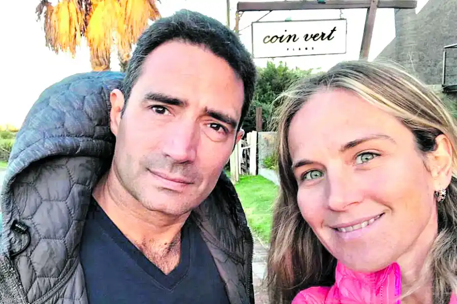 El precandidato Silvio Bellomio, junto a su esposa, Paula.