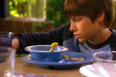 Personas con autismo mejoran al dejar de consumir gluten y leche de vaca