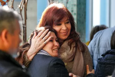 Entre selfies con militantes, Cristina votó en Río Gallegos