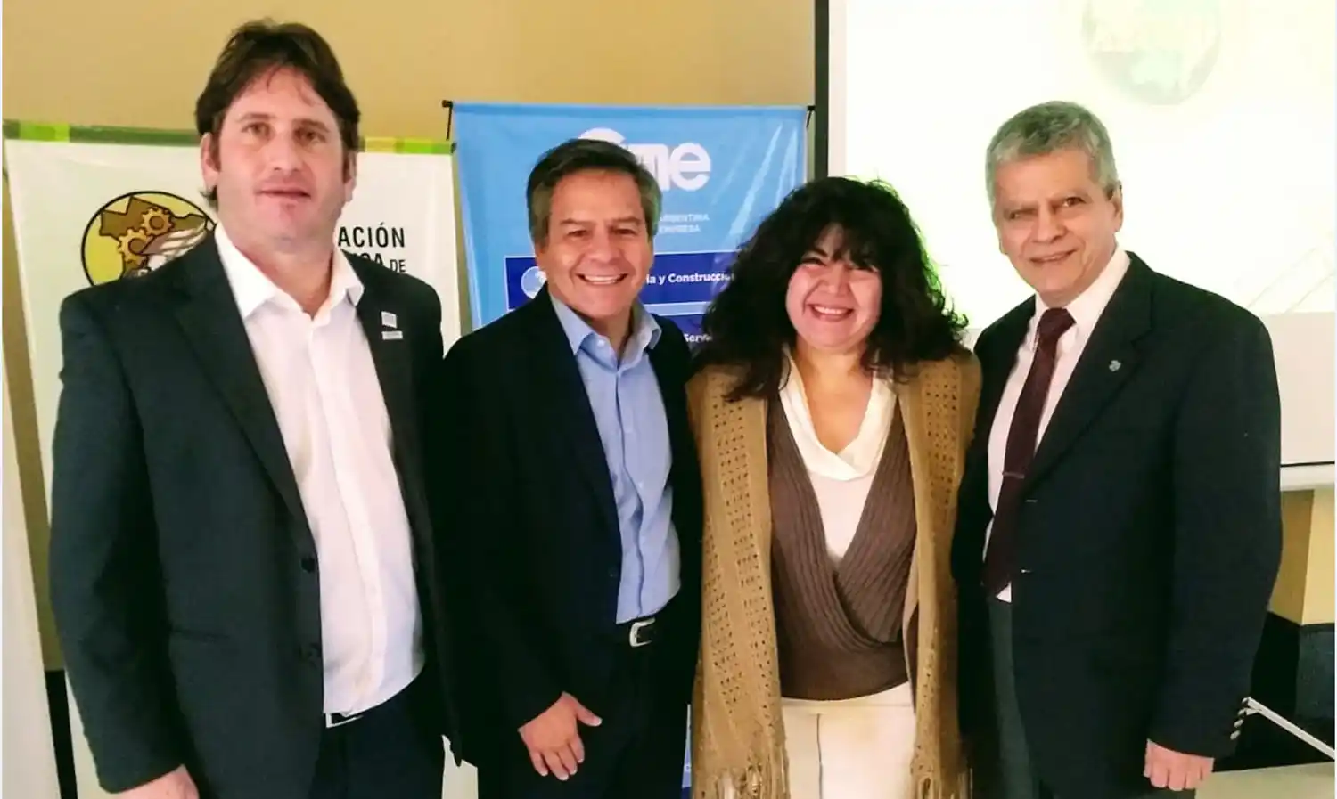 Desde la izquierda, el subsecretario de Integración Regional de la Provincia, Mariano Fernández; el presidente de la Azccit, Valentín Volta; la coordinadora de Desarrollo Productivo, Erika Zain El Din, y el coordinador de Relaciones Internacionales de Banda del Río Salí, Rodolfo Di Pinto.