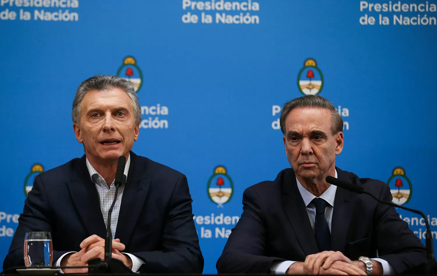 Tensión mezclada con optimismo por octubre fueron las sensaciones que dejó la conferencia de prensa que dieron Macri y Pichetto.