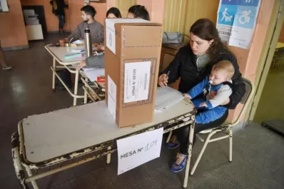 Fue mamá y autoridad de mesa en simultáneo