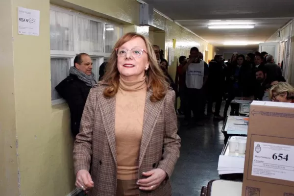 Santa Cruz apoya a los Fernández y da su respaldo a la reelección de Alicia Kirchner
