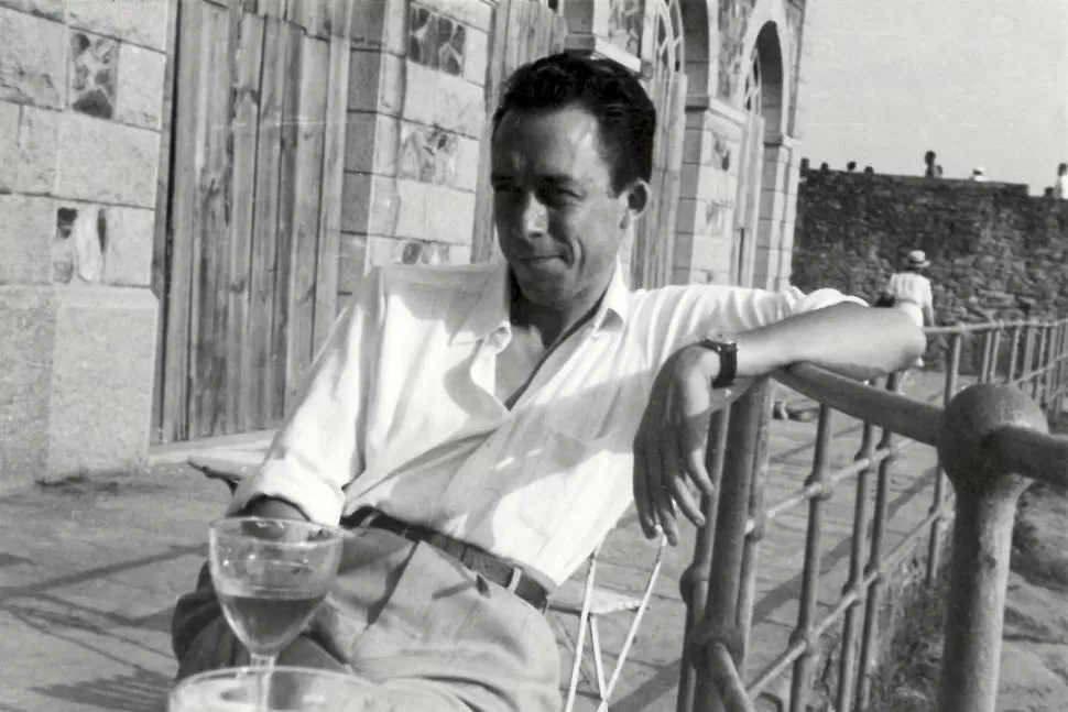ALBERT CAMUS. El escritor posa para una foto tomada en 1946. telam