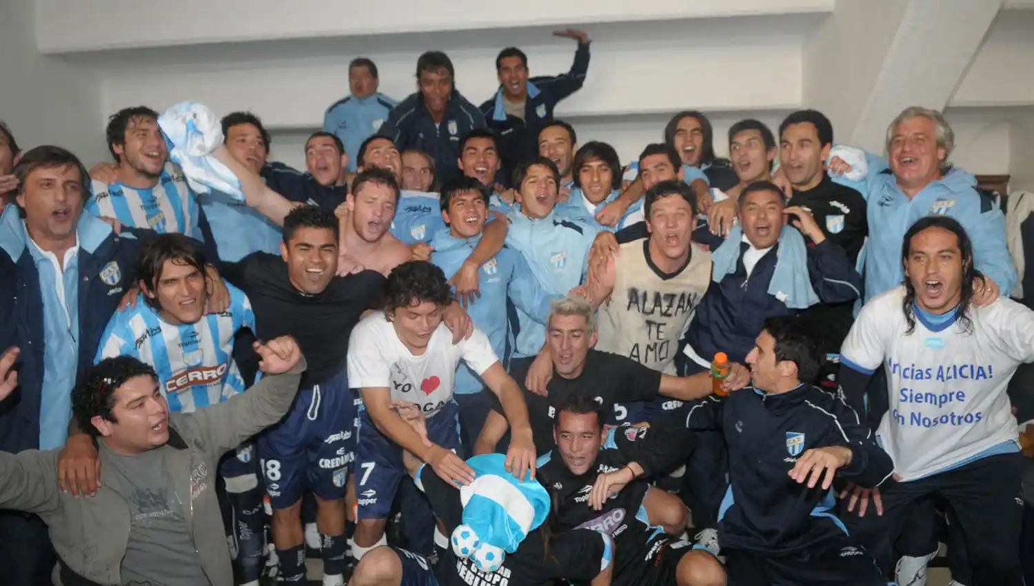 EN CÓRDOBA. En el vestuario de la cancha de Talleres, los 