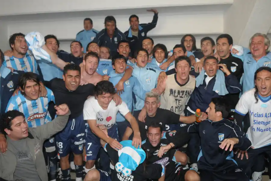 EN CÓRDOBA. En el vestuario de la cancha de Talleres, los 