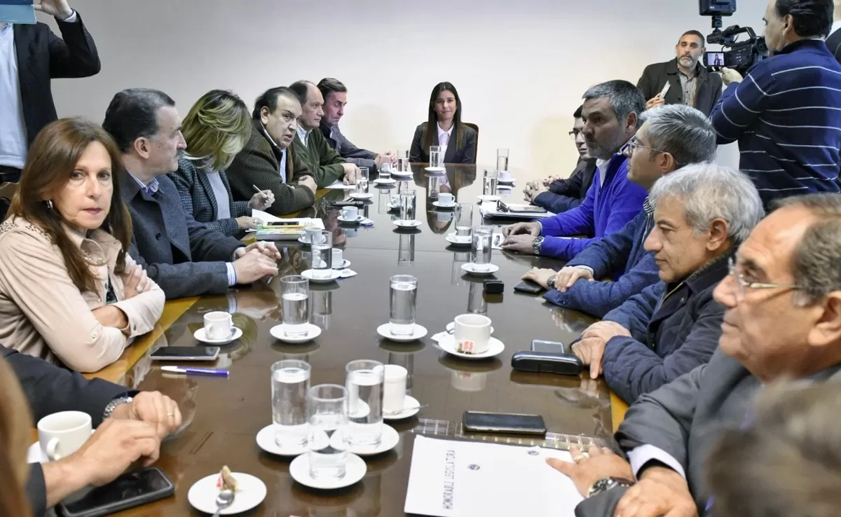 Rodríguez Campos dialoga con la comisión de Peticiones.