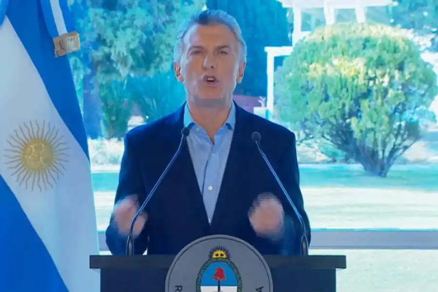 GESTOS DE ENOJO. A pesar de que se disculpó y dijo que respeta el resultado, su cuerpo expresó otras cosas. captura de video