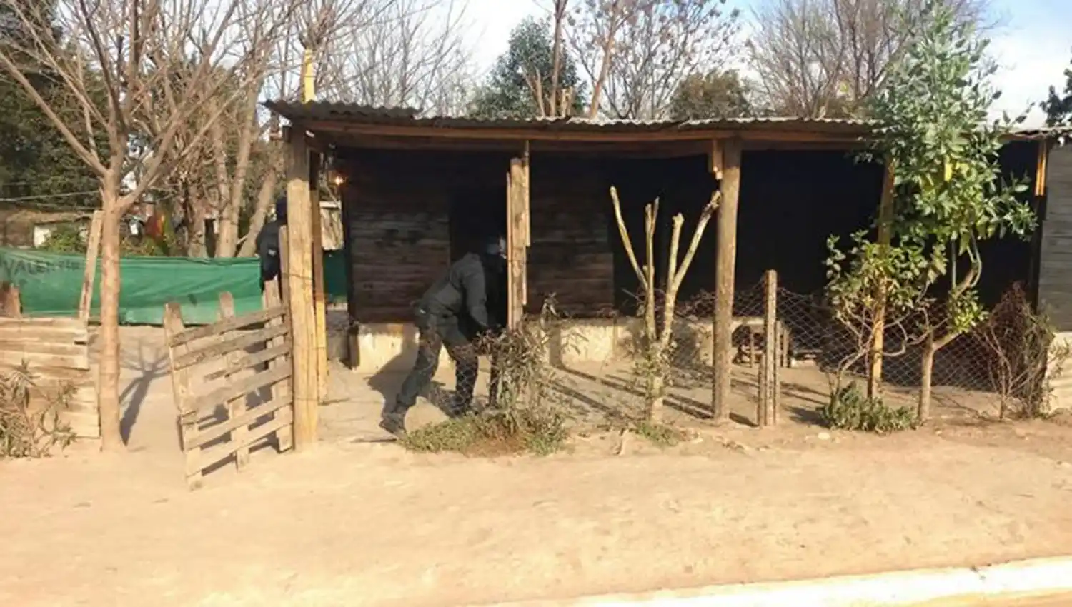 Allanaron la casa del principal sospechoso de balear a Macarena Cruz