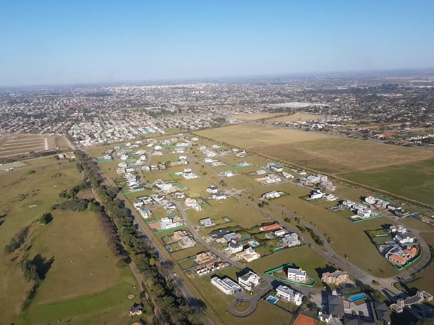 El paisaje de Yerba Buena desde el aire.