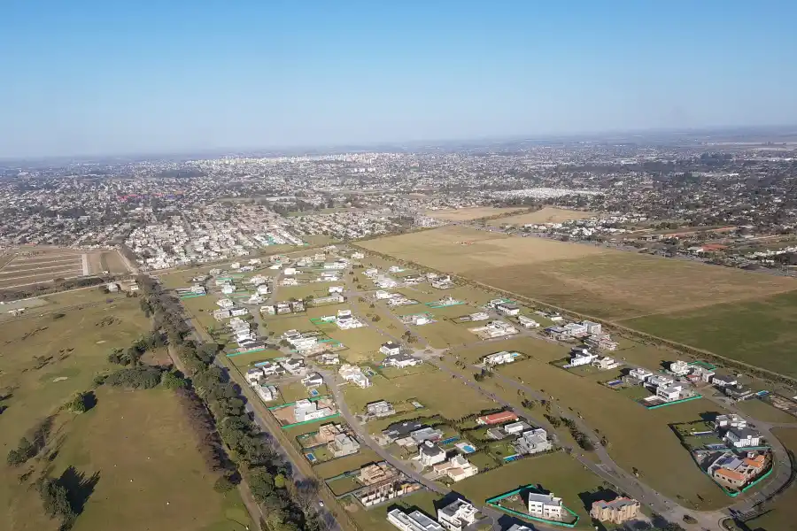 El paisaje de Yerba Buena desde el aire.