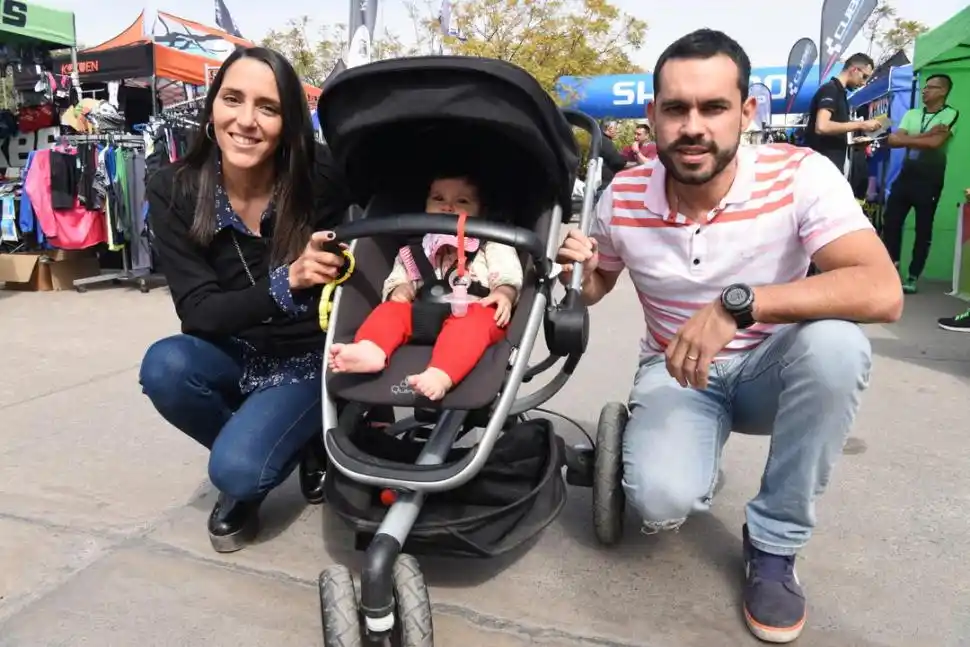 EN FAMILIA. Tras seis rallies, Juliana y José visitan el predio con su primera hija y ya casados. 