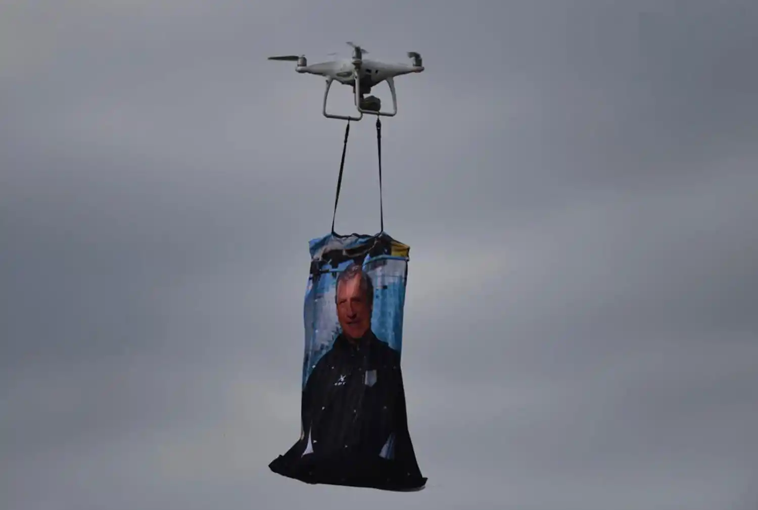 RECUERDO. Un drone recorrió el estadio con la imagen de Rivoira. LA GACETA JUAN PABLO SÁNCHEZ NOLI