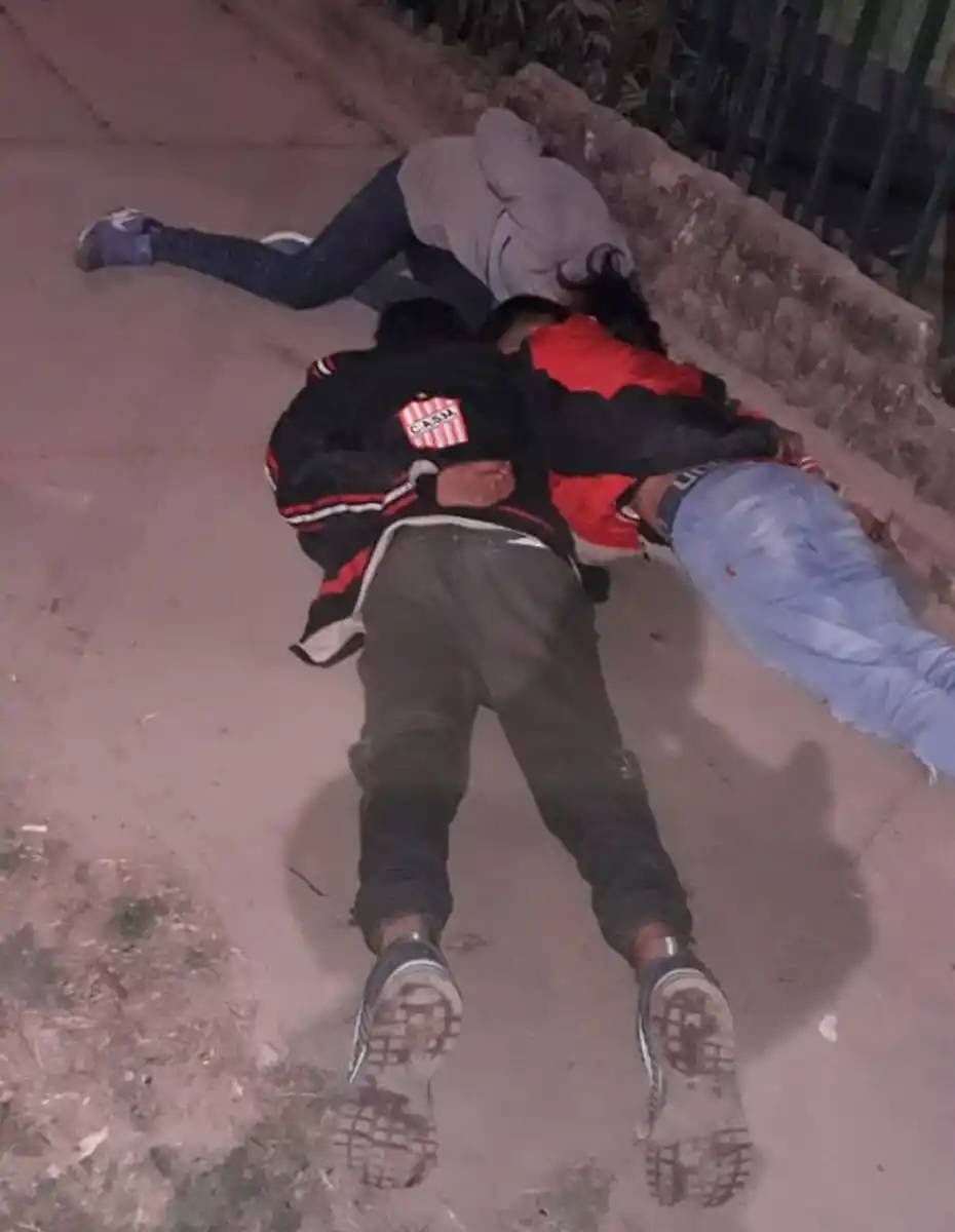 Armados, tres adolescentes participaron del robo de un auto