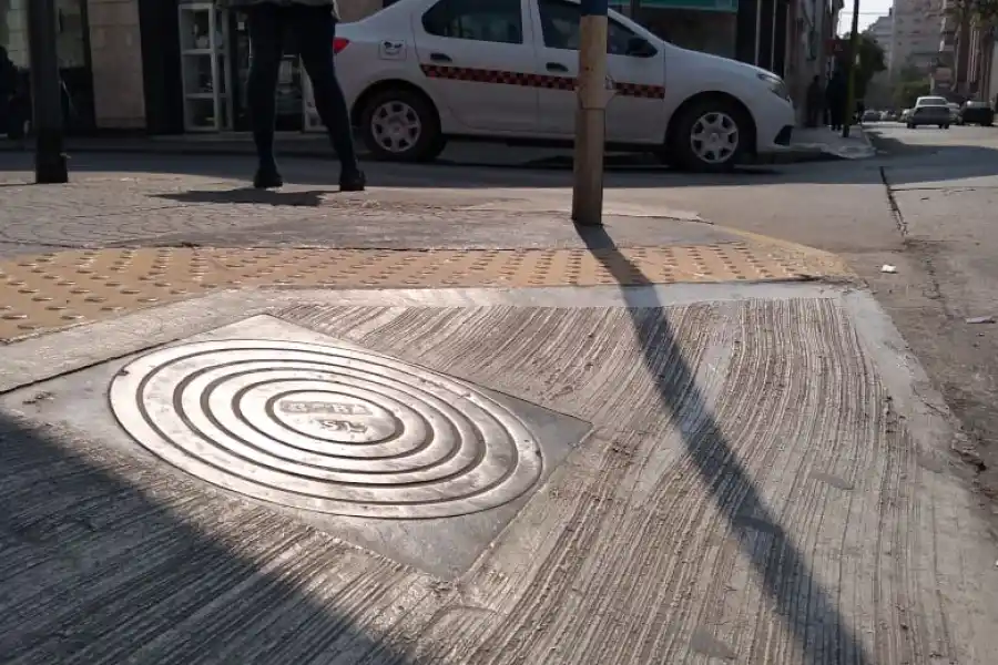 Una rampa céntrica se convirtió en una trampa para los peatones