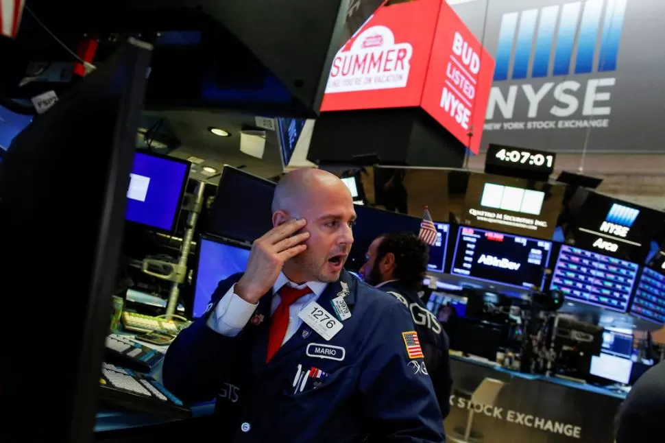 DESCONFIANZA. En la Bolsa de Nueva York, los inversores actuaron con muchas dudas y prefirieron desprenderse de los papeles argentinos.  Reuters