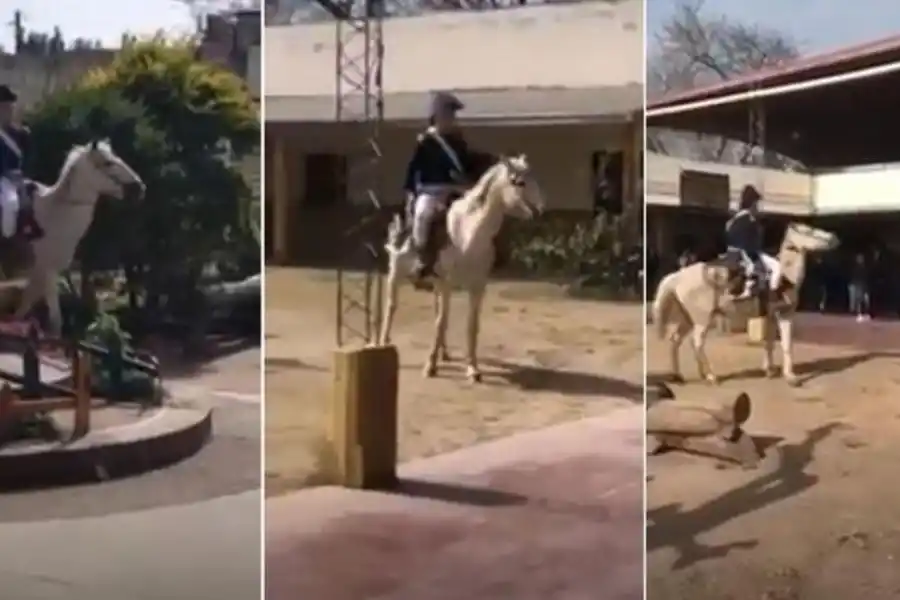 - LLEGA EL LIBERTADOR. Ricardo Olivera disfrazado del general José de San Martín. La secuencia es del video que grabó y difundió un alumno.-