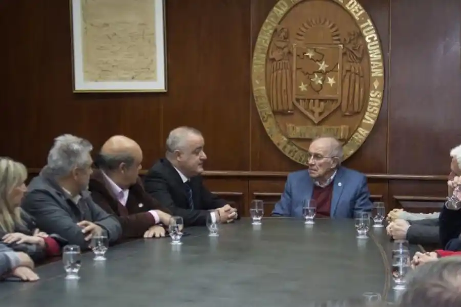 La UNT se suma al proyecto de tren elevado metropolitano