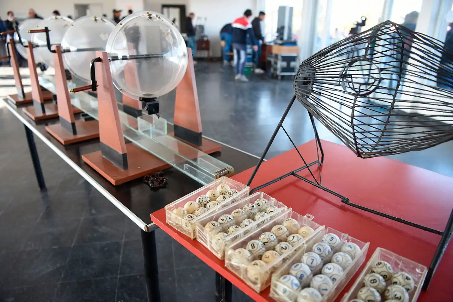 ESEPERA. Pasadas las 10.30 comenzaron a cargar los bolilleros. Hubo mucha expectativa en Lomas.