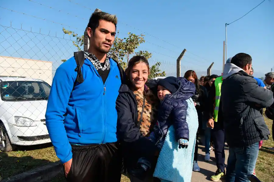 GRAN SUEÑO. Franco y Verónica esperaban poder darle un techo propio a sus tres hijos.